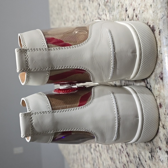 Wmns Louis Vuitton Designer Shoes - Picture 8 of 9